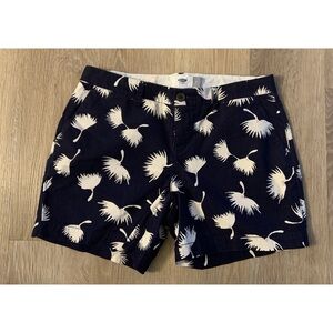 Old Navy Navy Ladies Size 2 Navy & White Patterned Bermuda Shorts
